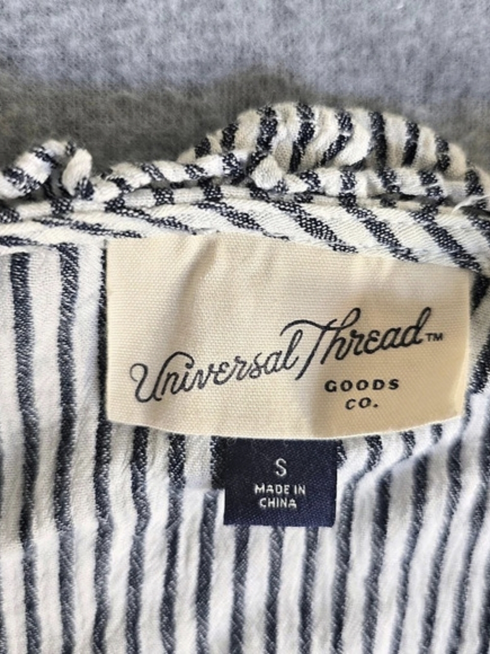 Universal Thread Striped Cold Shoulder Ruffle Blouse Small - Picture 3 of 6